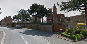 ancien manoir avec place de parking devant