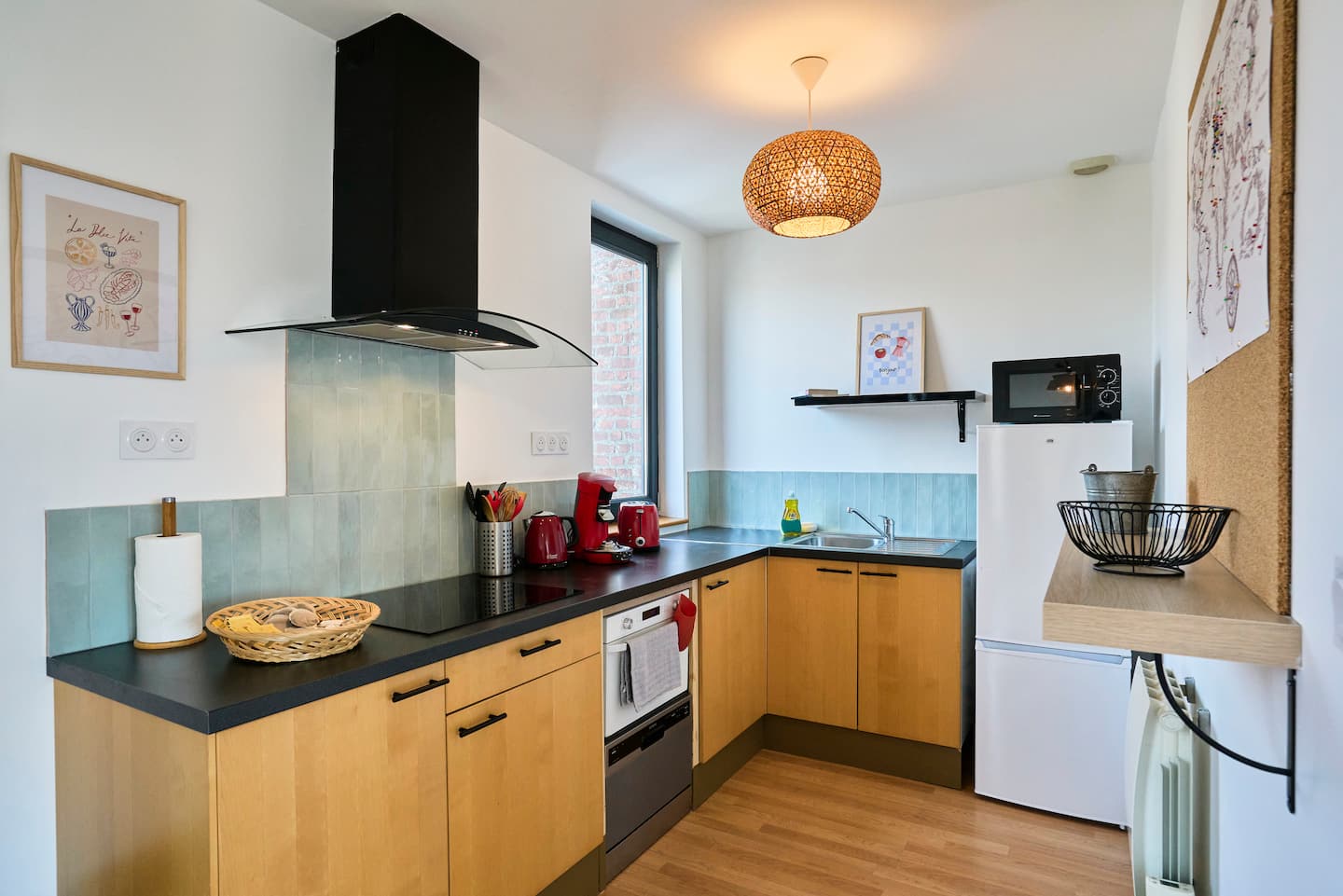 Cuisine équipée avec four, plaques et lave-vaisselle, appartement Le 99B à Hallennes-lez-Haubourdin