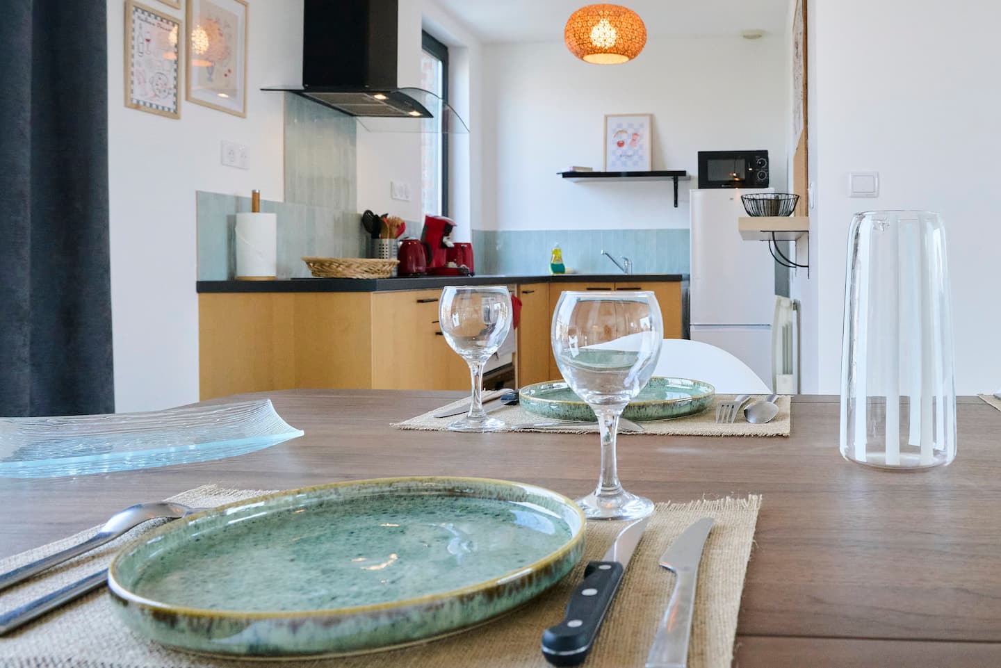 Détail de la table du coin repas, appartement Le 99B à Hallennes-lez-Haubourdin